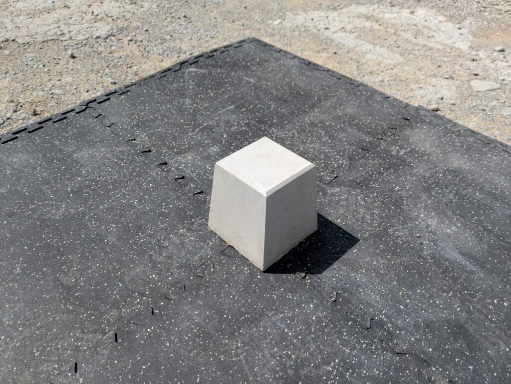 束石　小